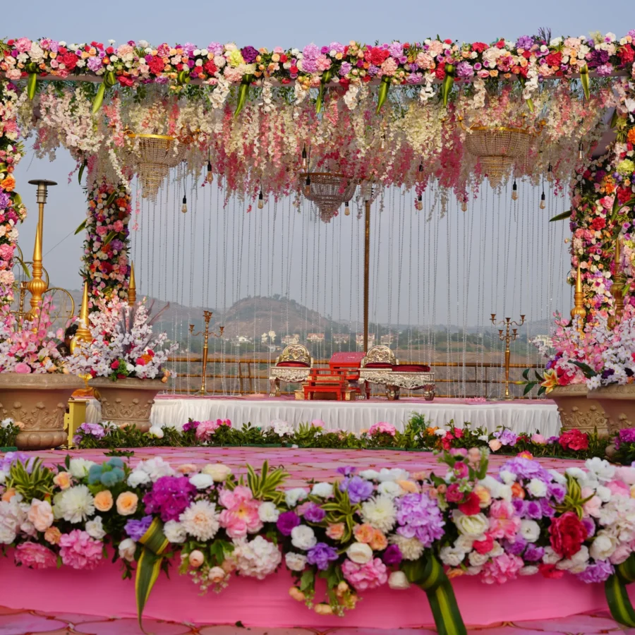 Mandaps and Lush Florals: Spring Wedding Decor That Feels Like Poetry